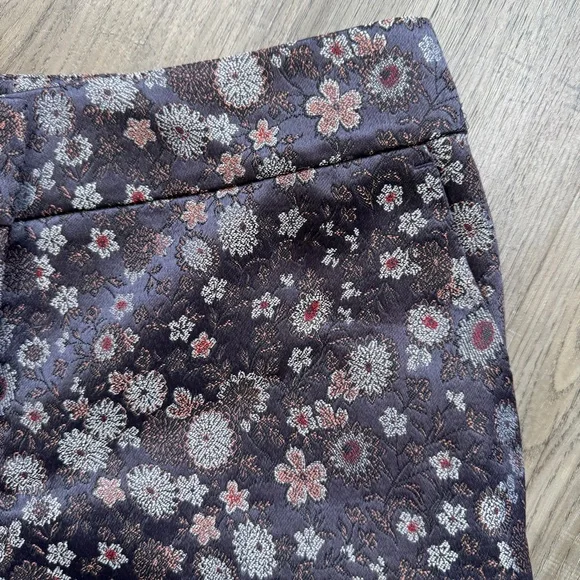 Loft Floral Print Shorts - Size 2 - Picture 7 of 14